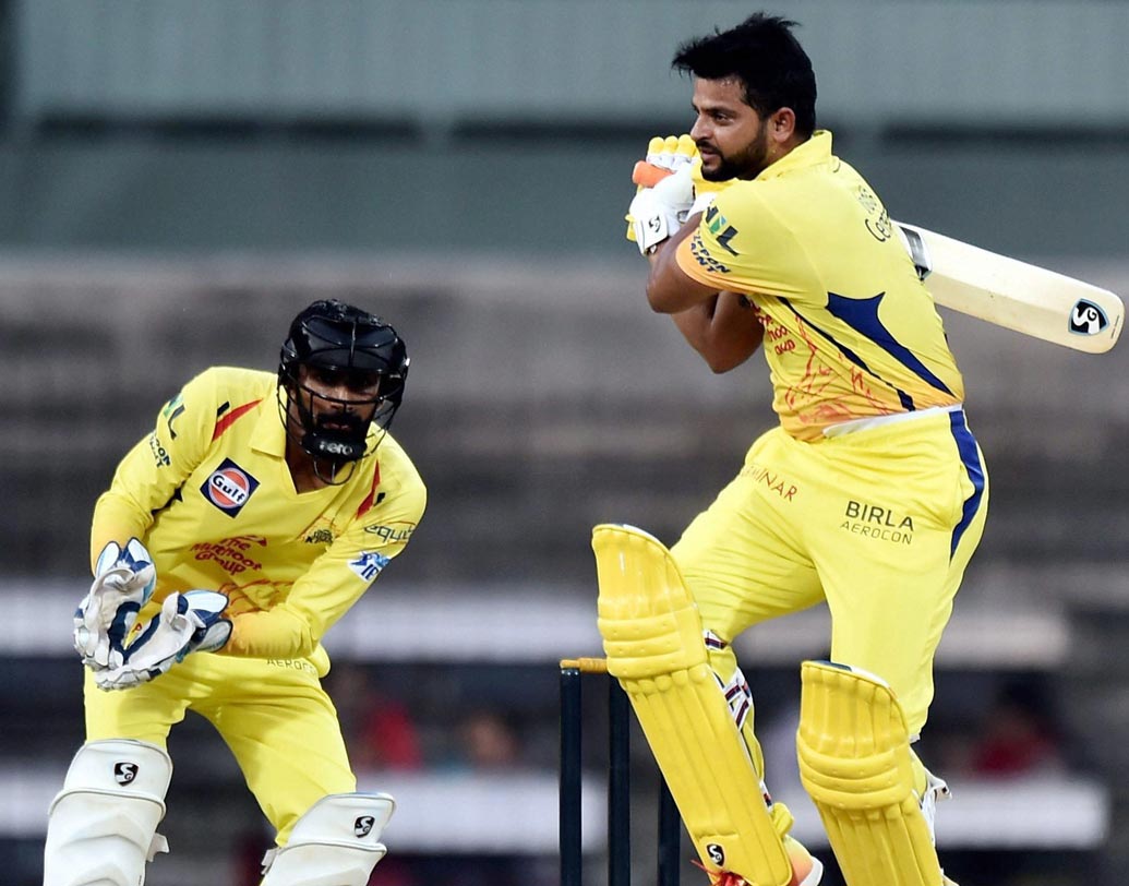 সুরেশ রায়না: তালিকার চার নম্বরে রয়েছেন সুরেশ রায়না। ১৫৭ ইনিংসে ১৭৩টি ছয় মেরেছেন মিস্টার আইপিএল।