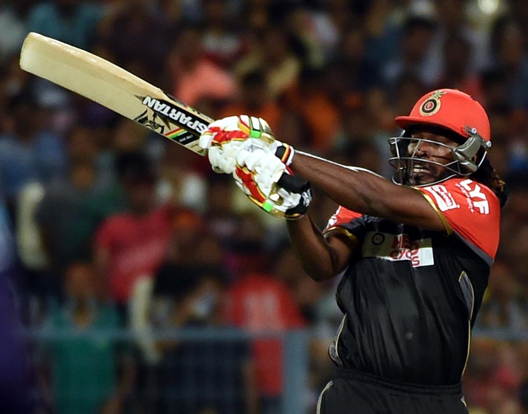 ক্রিস গেল: আইপিএলের বস। টুর্নামেন্টের ইতিহাসে সবচেয়ে বিধ্বংসী ব্যাটসম্যান। ১০০টি ইনিংসে অবিশ্বাস্য ২৬৫টি ছক্কা হাঁকিয়ে তালিকার এক নম্বরে ক্রিস গেল।