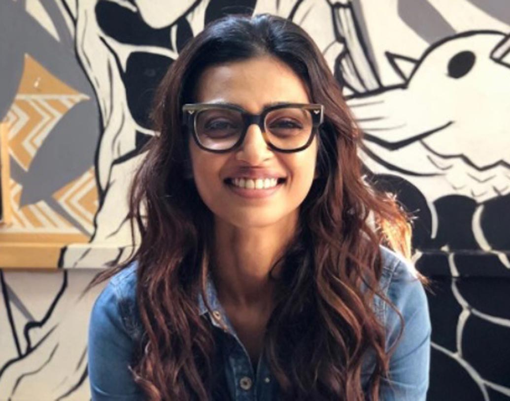 রাধিকা আপ্তে ৬টি গ্রুপে অ্যাকটিভ। তবে কোনওটিই তাঁর ব্যক্তিগত জীবনের সঙ্গে জড়িত না। শুধু মাত্র কাজের জন্যই হোয়াটসঅ্যাপ ব্যবহার করেন অভিনেত্রী।