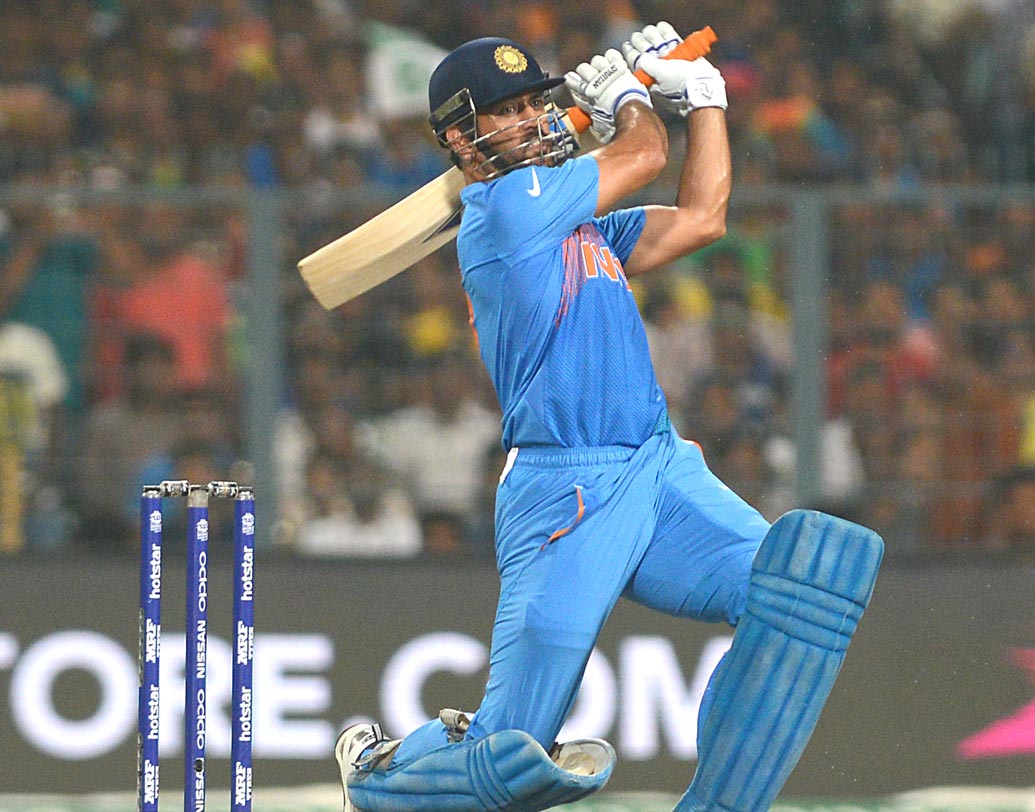 মহেন্দ্র সিংহ ধোনি: ১৫৯ ম্যাচে প্রায় ১৩৭ স্ট্রাইক রেটে সাড়ে তিন হাজারেরও বেশি রান করেছেন ধোনি। চেন্নাইয়ের হয়ে বহু দিন খেলার পর খেলেছেন পুণের হয়ে। এ বছর ফের চেন্নাইয়ের দায়িত্ব তাঁর কাঁধে।