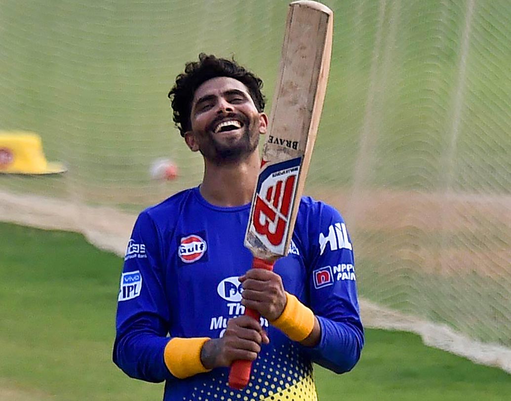 রবীন্দ্র জাডেজা: ভারতীয় দলের গুরুত্বপূর্ণ এই অলরাউন্ডারটি আইপিএল-এ ১৩৮টি ম্যাচ খেলেছেন। মোট রান ১৭৩২। পাশাপাশি, উইকেট পেয়েছেন ৮২টি।