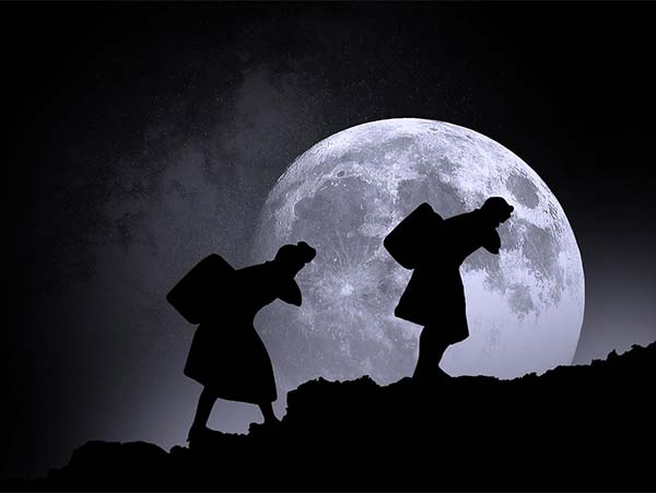 সে সময়ে বিশ্বাস করা হত, মহাকাশের কোনও এক প্রান্ত রয়েছে। ক্রমে সেই ধারণা বদলায়। ধাপে ধাপে পৃথিবীর আকৃতি সম্পর্কে জানতে পারেন বিজ্ঞানীরা। ক্রমে মাপা হয় পৃথিবীর আয়তন, পৃথিবী থেকে চাঁদের দূরত্ব, সূর্যের দূরত্ব।