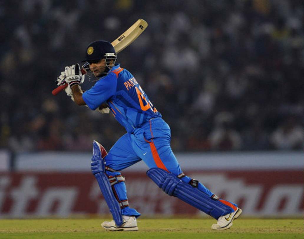 পার্থিল পটেল: উইকেটরক্ষকের পাশাপাশি ব্যাটিংয়ের হাতটাও বেশ ভাল। এখনও পর্যন্ত ১১৯ ম্যাচে ২৩২২ রান করেছেন। স্ট্রাইক রেট ১১৭.২১।