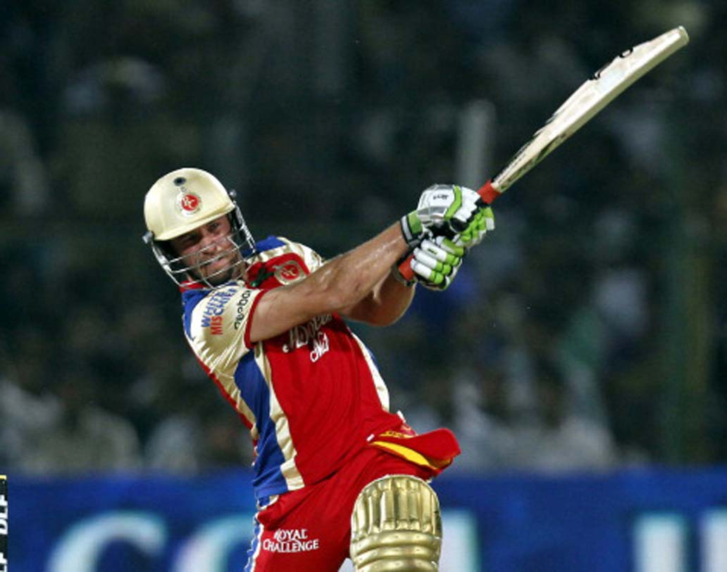 এবি ডে ভিলিয়ার্স: টি-২০ ম্যাচে বিশ্বের অন্যতম সেরা, ভয়ঙ্কর ব্যাটসম্যান। ১২৯টি আইপিএল ম্যাচে ৩৪৭৩ রান করেছেন। সেরা স্কোর ১৩৩ নটআউট।