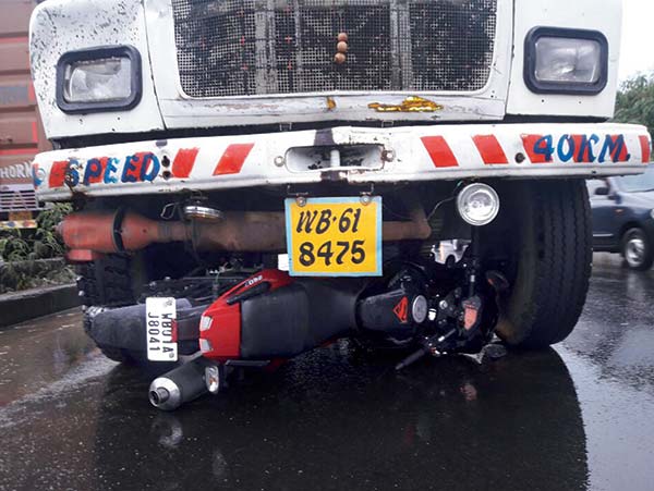 Kolkata News: Women severely injured in bike accident