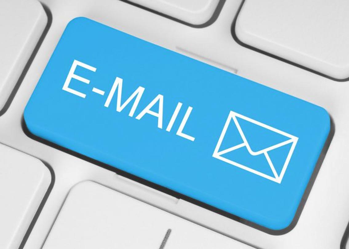 আপনি যে খুশি বা আপনি হতাশ বা অন্য কিছু, টাইপ করার সময় নিজের মনের ভাব কখনও ইমোজি দিয়ে প্রকাশ করবেন না। এটা সহজ উপায় হলেও আপনার উপর বসের মনোভাব খুব একটা সহজ হবে না।