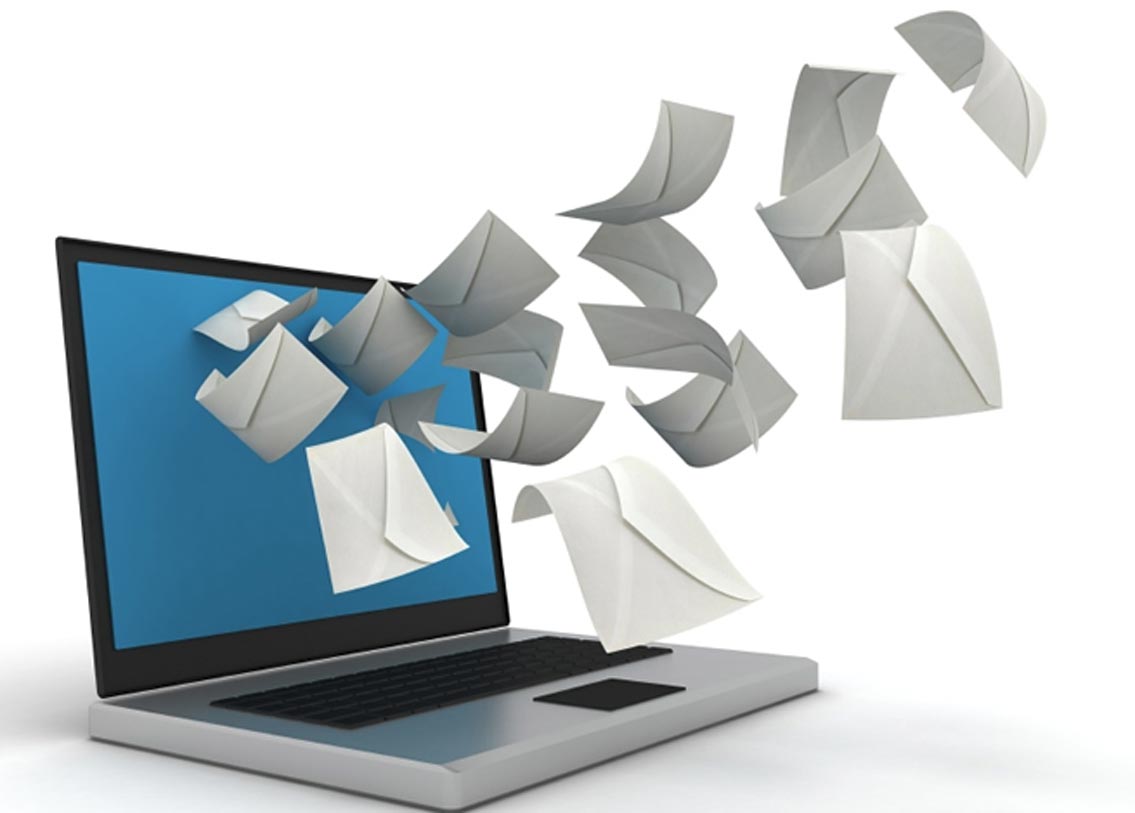 সিসি এবং বিসিসি। ই-মেলে গ্রাহকের জায়গায় এই দুটো সকলেই দেখে থাকবেন। ব্যবহারও করে থাকন। কিন্তু কোন কোন ব্যক্তিকে এই দুই জায়গায় রাখবেন, তা নিয়ে স্পষ্ট ধারণা থাকা প্রয়োজন। অকারণ সিসি-বিসিসি-তে ই-মেল আইডি যোগ করে দেওয়াটা অনেকেই পছন্দ করেন না।