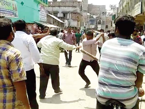 Bengal Panchayat Elections 2018: Clash between police and TMC workers at Kalyani