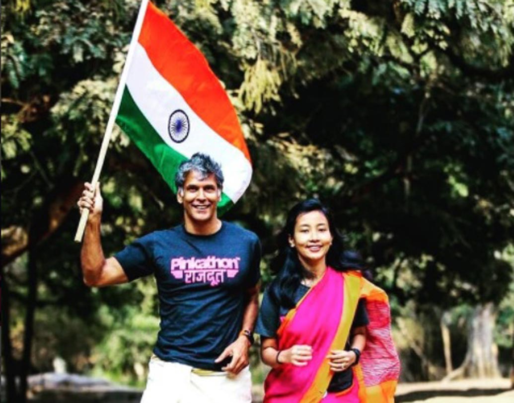 সেলুলয়েডের অসম বয়সী সম্পর্কের রং লেগেছে অনেক সেলেব্রিটির রিয়াল লাইফে। সেই তালিকায় নতুন সংযোজন দেশি হার্টথ্রব মিলিন্দ সোমান। বেশ কয়েক মাস ধরেই মিলিন্দ ও অঙ্কিতার বিভিন্ন ছবি ঝড় তুলেছে সোশ্যাল মিডিয়ায়।