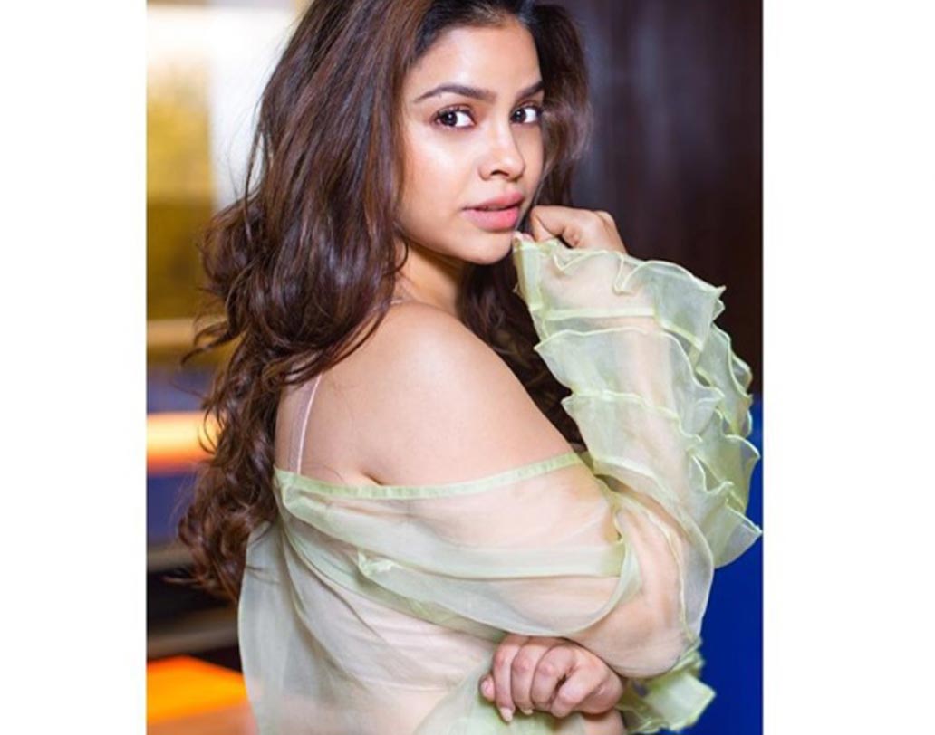 চিত্রগ্রাহক দীনেশ আহুজা তাঁর ইনস্টাগ্রামে শেয়ার করেছেন সুমনার ছবিগুলি।