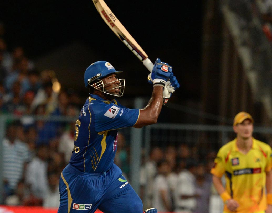 কিয়েরন পোলার্ড: ২০১৬ আইপিএলে ওয়াংখেড়েতে কলকাতা নাইট রাইডার্সের বিরুদ্ধে ব্যাটে ঝড় তুলেছিলেন পোলার্ড। মুম্বই ইন্ডিয়ান্সের হয়ে ১৭৬ রান তাড়া করতে গিয়ে ওই দিন ম্যাচে ১৭ বলে অর্ধশতরানের রেকর্ড গড়েন তিনি।