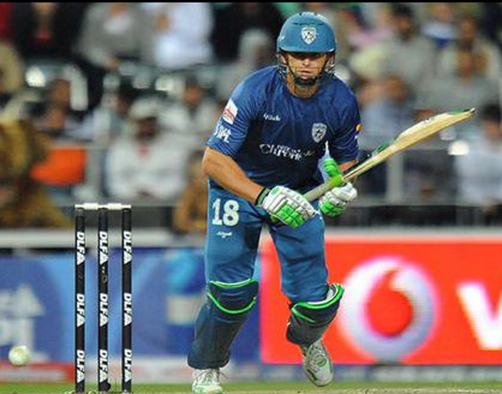 অ্যাডাম গিলক্রিস্ট: ২০০৯ সালে ডেকান চার্জার্সের হয়ে ব্যাটিংয়ে ক্যারিশমা দেখান গিলক্রিস্ট। দিল্লি ডেয়ারডেভিলসের বোলিংকে উড়িয়ে দিয়ে মাত্র ১৭ বলে পঞ্চাশ হাঁকান তিনি।