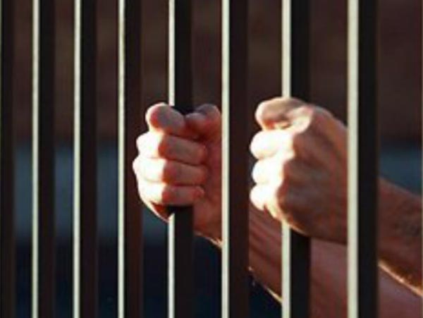 Bengal Panchayat Elections 2018: Prisoners are making candles for poll booths in upcoming elction