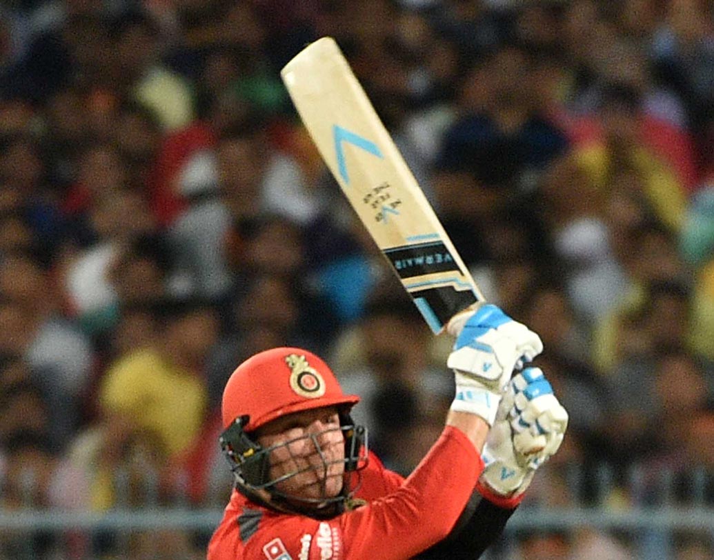 রিঙ্কু সিংহ ব্যাট করতে নেমে মাত্র ৬ রান করেই আউট হয়ে যান। ক্রিজে নেমেই চমক দেখাতে থাকেন আন্দ্রে রাসেল। ১৭ ওভারে নাইটদের রান হয় ৫ উইকেটে ১৬৭ রান। শেষ ওভারের শুরুতেই ১৫ রান করে প্যাভিলিয়নে ফিরে যান রাসেল। যদিও ১৮.৫ ওভারেই লক্ষ্যমাত্রায় পৌঁছে ৪ উইকেটে ম্যাচ জিতে নেয় নাইটরা।