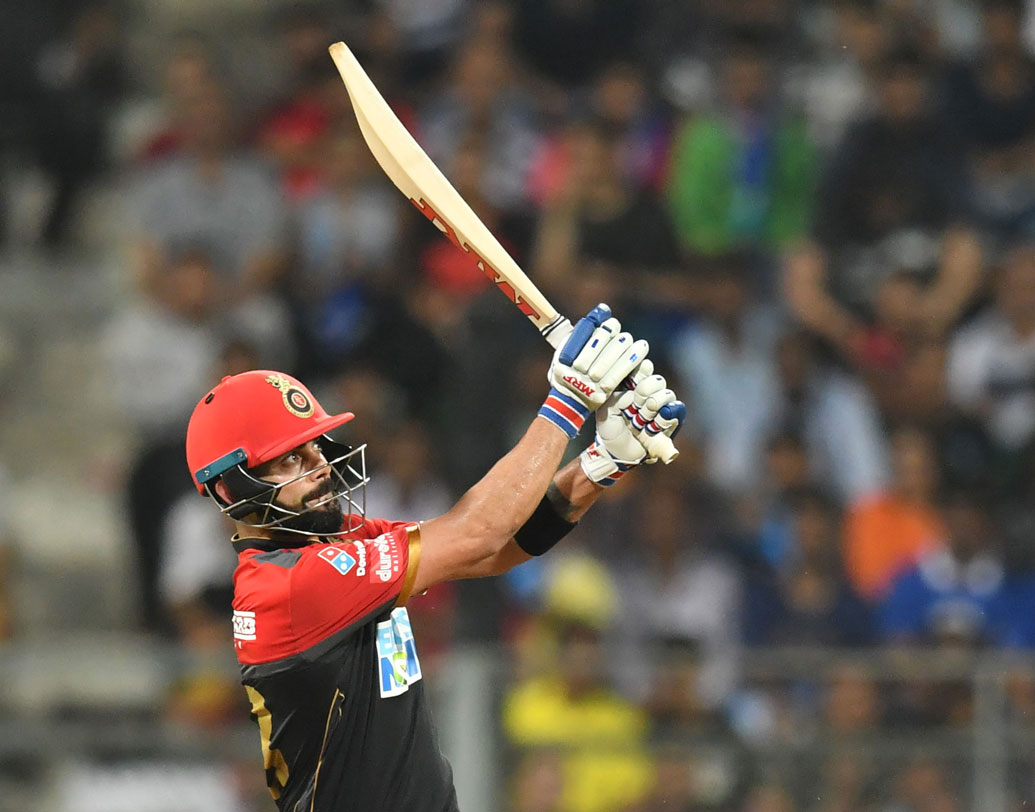 বিরাট কোহালি: এই মুহূর্তে দলের মূল ভরসা। অধিনায়ক কোহালির উপর আজ অনেকটা নির্ভর করে রয়েছে আরসিবির ভাগ্য।