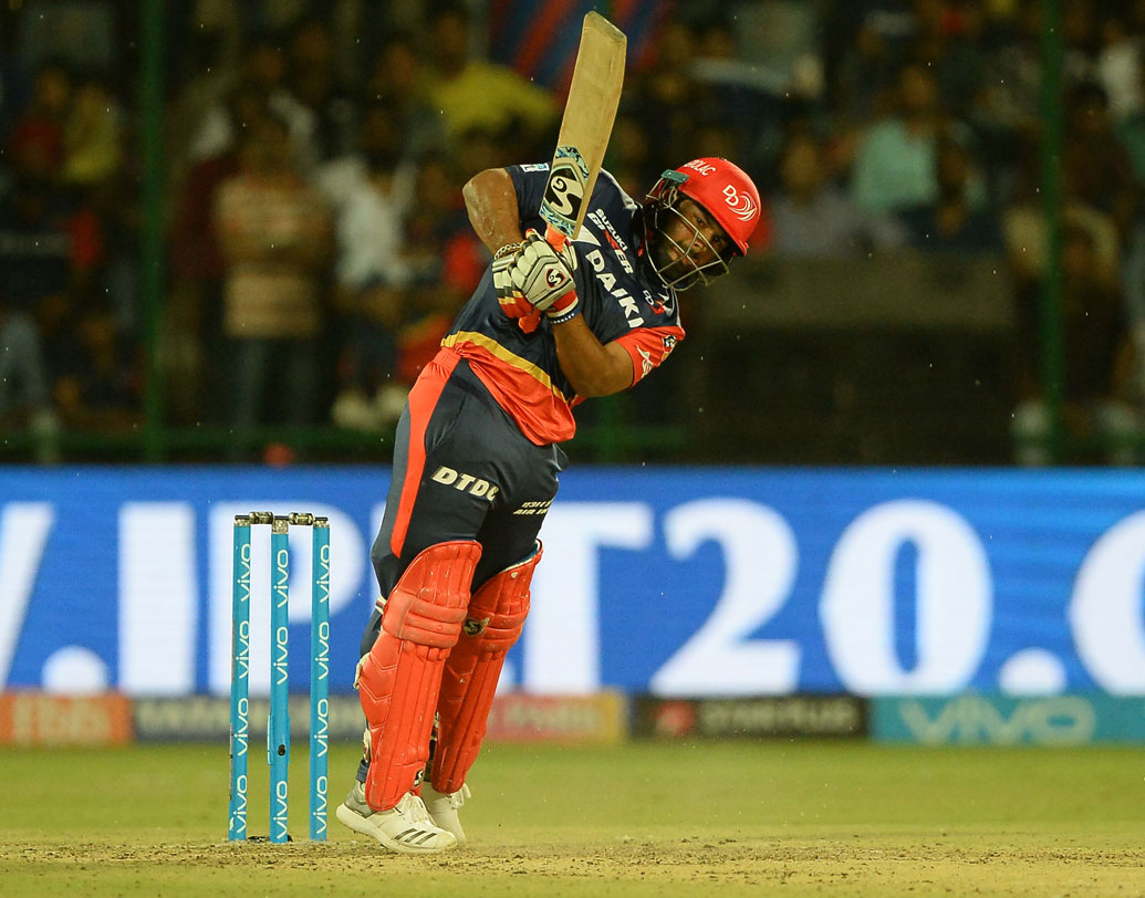 ঋষভ পন্থ: গত ম্যাচে সানরাইজার্স বোলাররা একেবারে আটকে রেখেছিলেন ঋষভকে। আজ তাঁর পাল্টা স্ট্র্যাটেজি কী হয় সেটাই দেখার। ছবি: এএফপি।