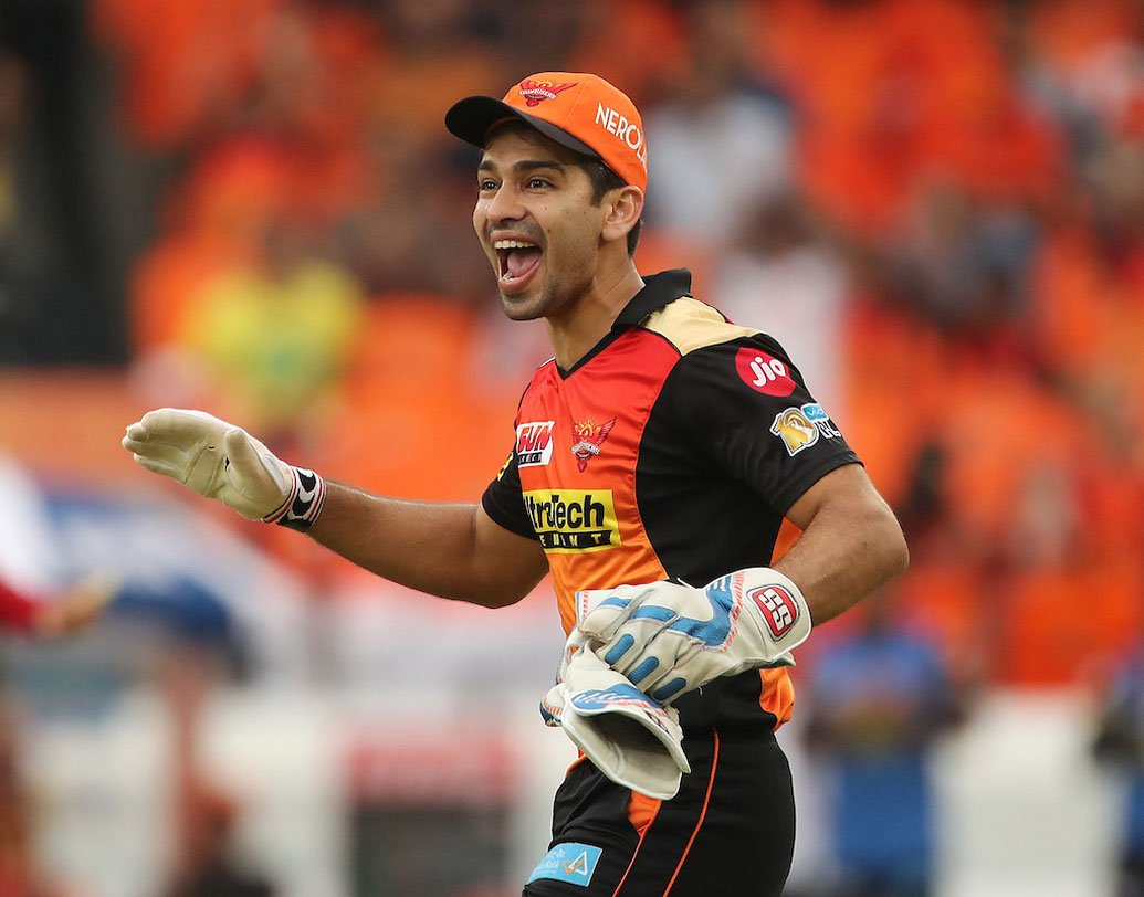 নমন ওঝা: সানরাইজার্সের বিরুদ্ধে আগের ম্যাচে প্রথম বার দলে জায়গা পেয়েছিলেন। রান না পেলেও আর একটা সুযোগ পেতে পারেন।