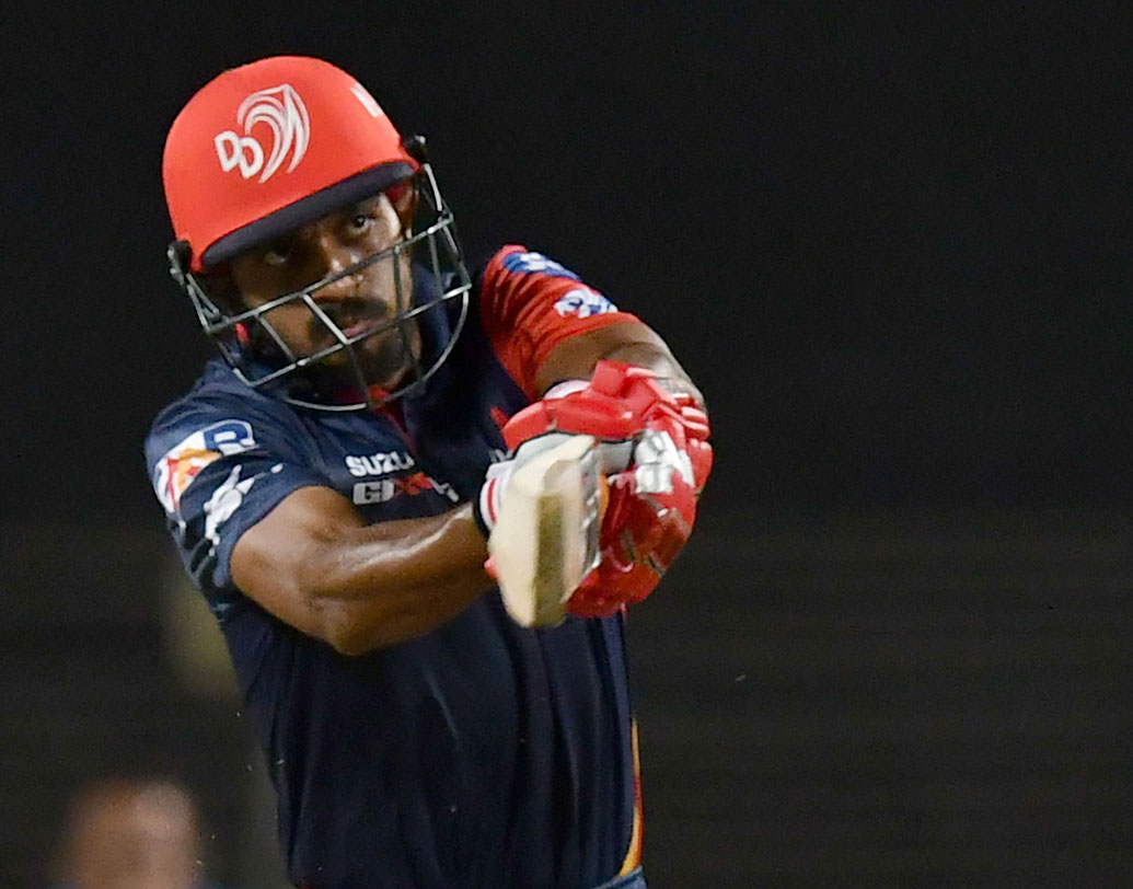 বিজয় শঙ্কর: গত ম্যাচে তাঁর ১৩ বলে ২৩ দলকে ১৬৩ পর্যন্ত পৌঁছে দেয়। আজ দলে তিনি নিশ্চিত। ছবি: এএফপি।