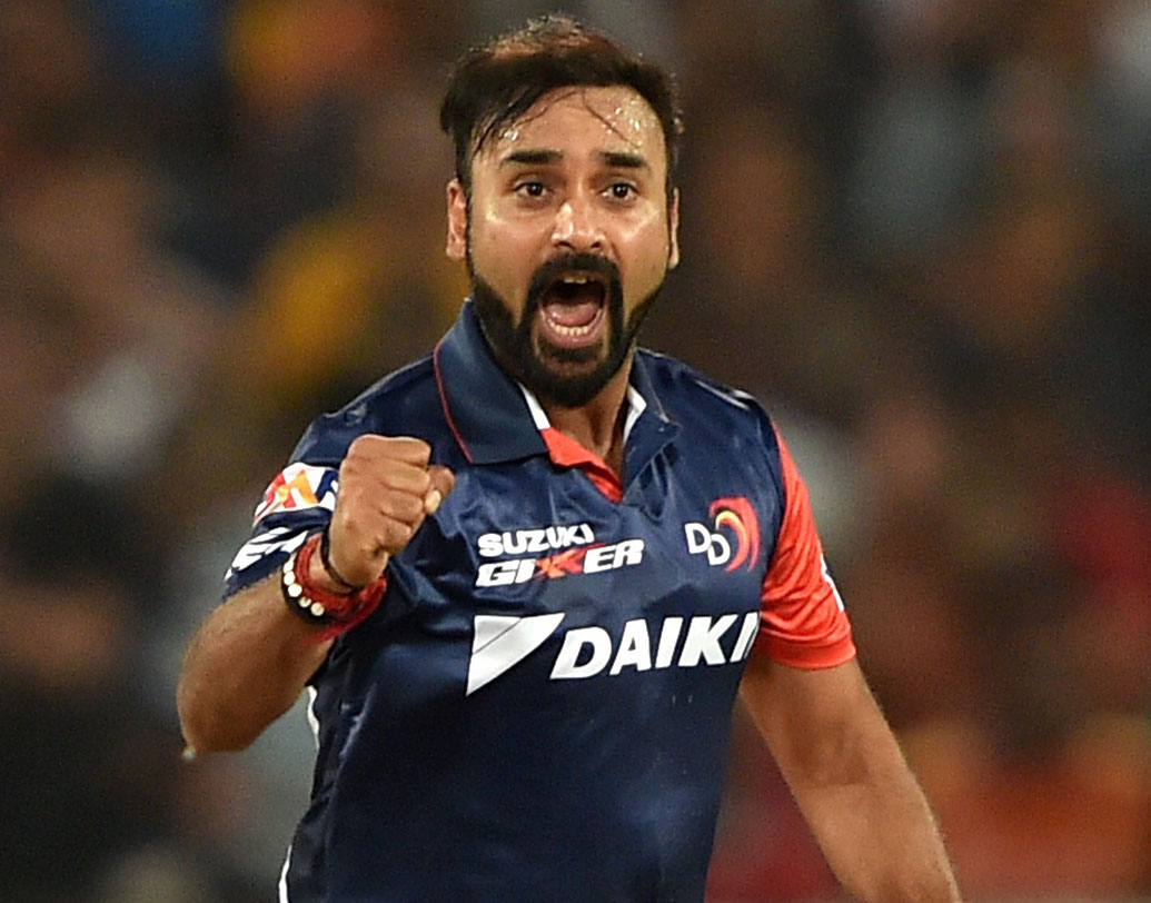অমিত মিশ্র: আগের ম্যাচে দুরন্ত বল করেছিলেন এই লেগস্পিনার। ৪ ওভারে ১৯ রান দিয়ে দুই উইকেট নেন। আজ দলে তিনি নিশ্চিত। ছবি: পিটিআই।