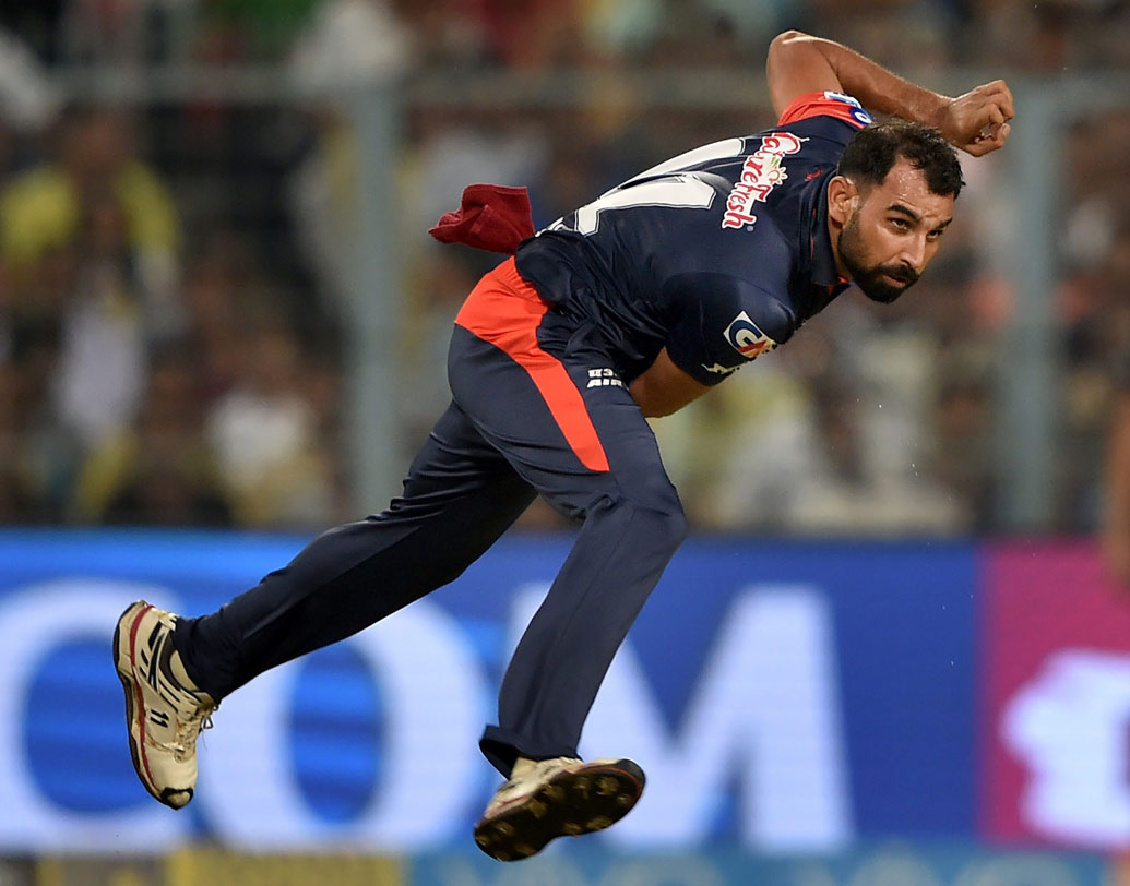 মহম্মদ শামি: গত ম্যাচে তিন ওভারে ৪৭ রান দেন আবেশ খান। আজ প্রথম দলে তাঁর জায়গায় আসতে পারেন শামি। ছবি: পিটিআই।