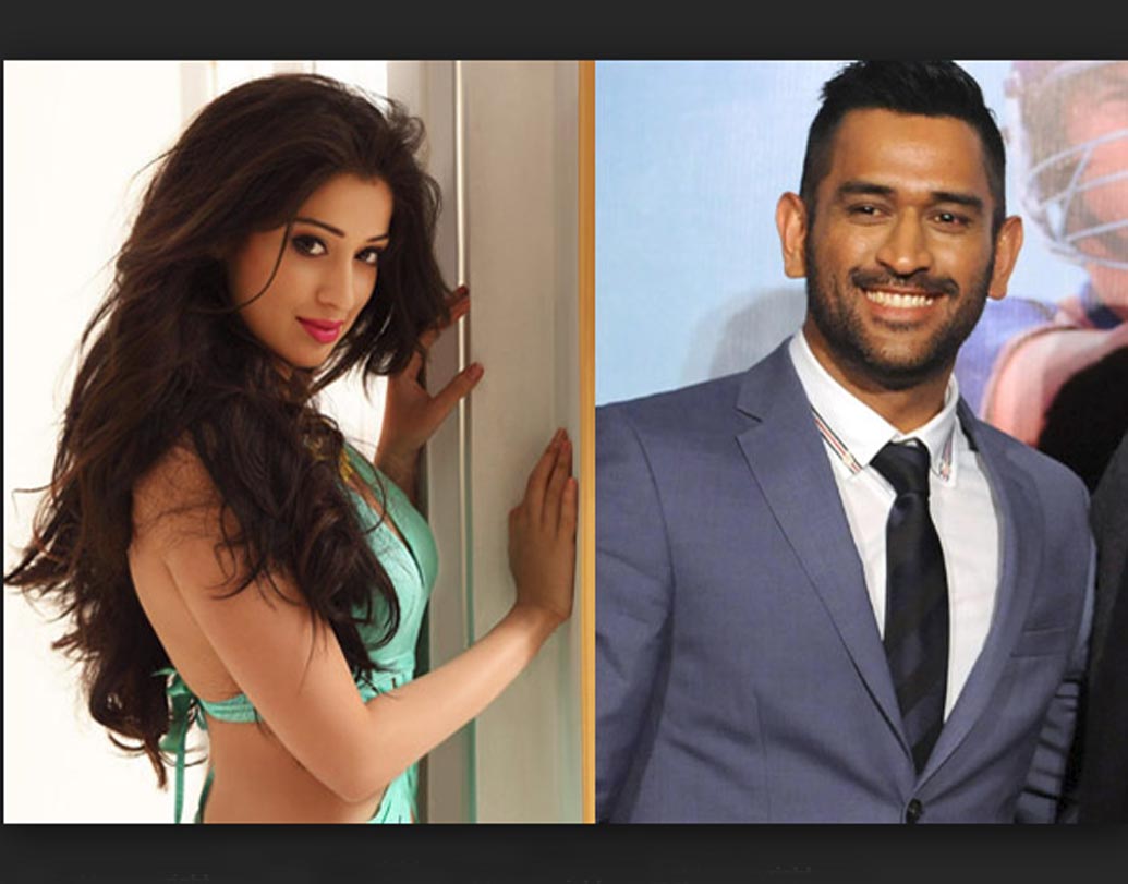 ধোনি-রাই লক্ষী: শোনা গিয়েছে, সাক্ষীর সঙ্গে দেখা হওয়ার আগে দক্ষিণী অভিনেত্রী রাই লক্ষীর সঙ্গে নাকি সম্পর্কে জড়িয়েছিলেন ‘ক্যাপ্টেন কুল’। তবে সেই সম্পর্ক বেশি দিনের ছিল না।