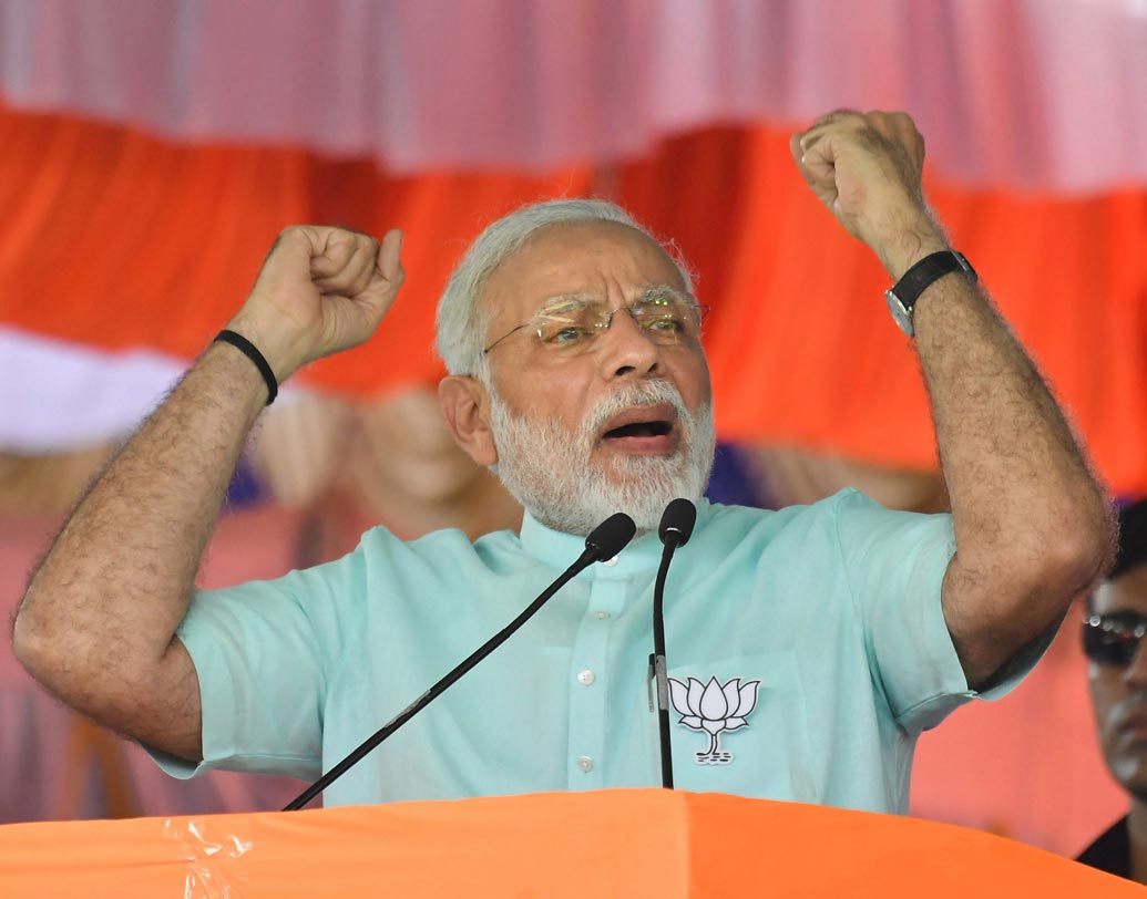 নরেন্দ্র মোদী: ২০১৫, ২০১৬ এবং ২০১৮— তিন বছর ধরে ফোর্বসের বিচারে প্রভাবশালীদের তালিকায় নবম স্থানটি ধরে রেখেছেন ভারতের প্রধানমন্ত্রী নরেন্দ্র মোদী। গত বছর ওই স্থানটি নিয়ে ফেসবুকের কর্ণধার মার্ক জুকেরবার্গের সঙ্গে তাঁর জোর টক্কর হয়। তবে মোদী এগিয়ে যান। জুকেরবার্গ পিছিয়ে যান দশমে।