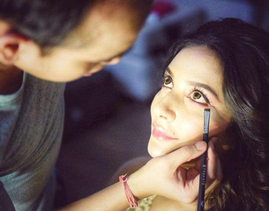 বৃহস্পতিবারই এক সঙ্গে আইবুড়ো ভাত সেরেছেন রাজ-শুভশ্রী। বিয়েতেও থাকবে হরেক রকম পদ। বিয়েতে লাল বেনারসী, চন্দন আর সোনার গয়নায় সাবেকী সাজই পছন্দ নায়িকার। মেক আপ হবে পরিপাটি।