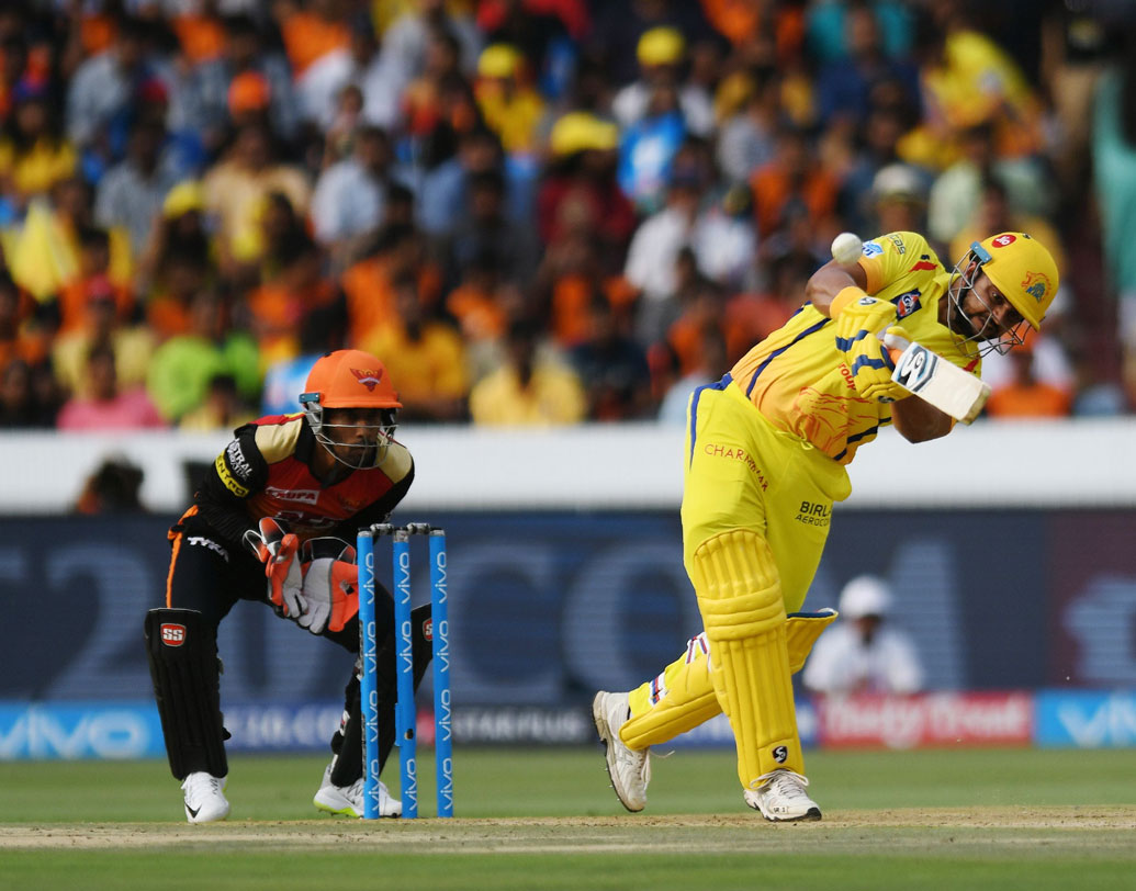 সুরেশ রায়না: প্রথম দুটো ম্যাচে রান না পেলেও পরের দুই ম্যাচে ফর্মে ফেরার ইঙ্গিত দিয়েছেন এই বাঁহাতি। ছবি: এএফপি।