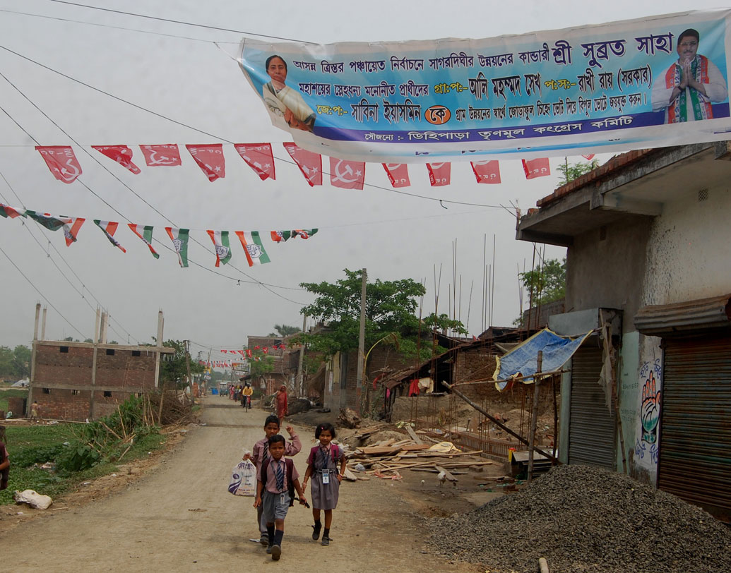 ভোট-যুদ্ধের দামামা বেজে গিয়েছে। সাজো সাজো রব সাগরদিঘির ডিহিপাড়ায়।