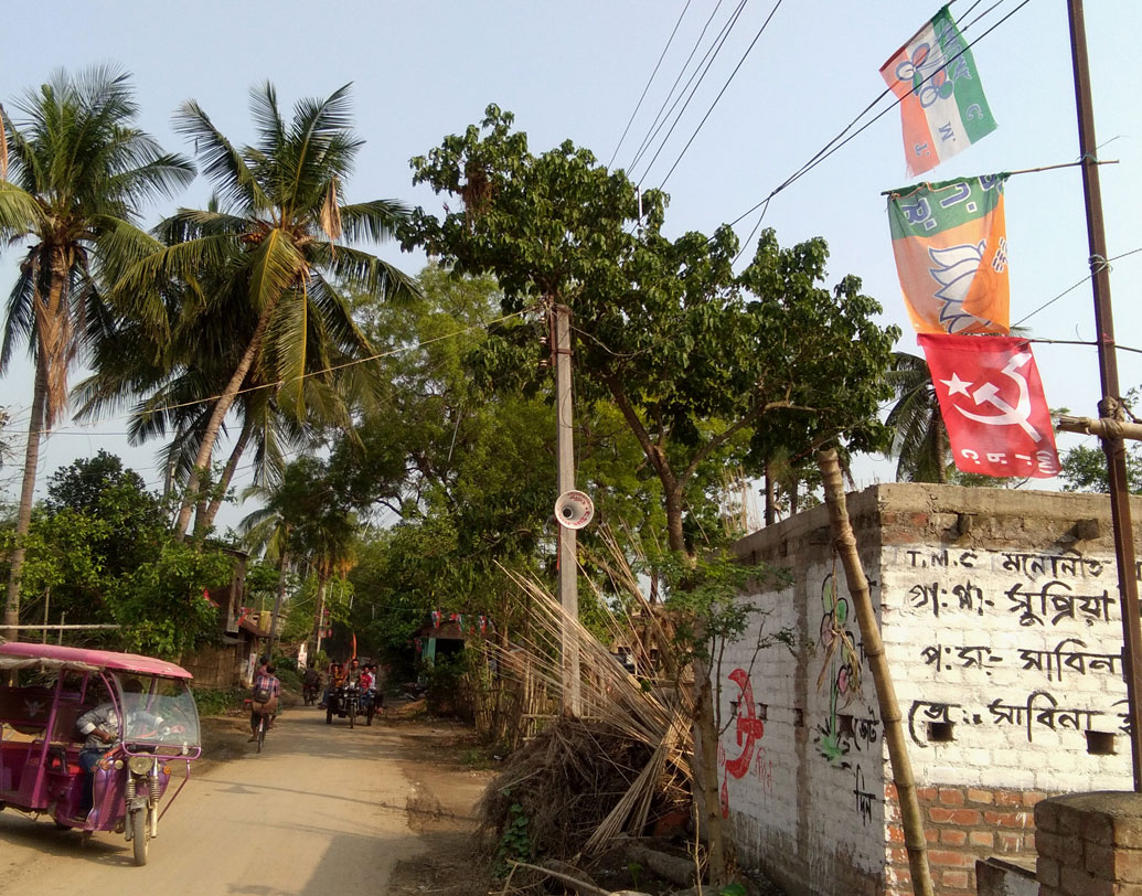 ভোটের প্রচারে মেতেছে বালিয়া গ্রাম পঞ্চায়েতের রামনগর গ্রাম।