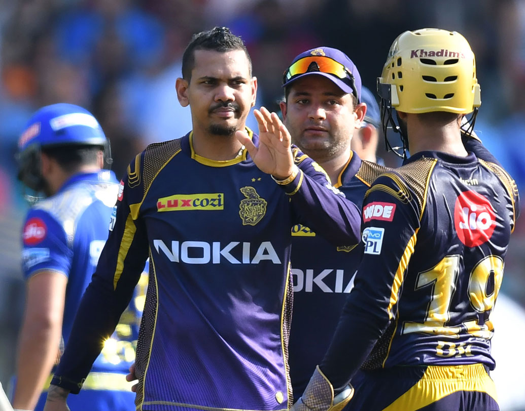 সুনীল নারাইন: ব্যাটে রান পাচ্ছেন না একেবারেই। আজ তাঁকে দিয়ে ইনিংসের শুরু নাও করাতে পারে কেকেআর। তবে প্রথম দলে নারাইন থাকছেনই। ছবি: এএফপি।