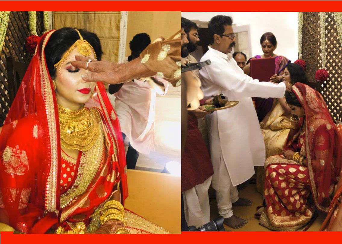 নেকলেস দিয়ে আশীর্বাদ করা হয় শুভশ্রীকে।