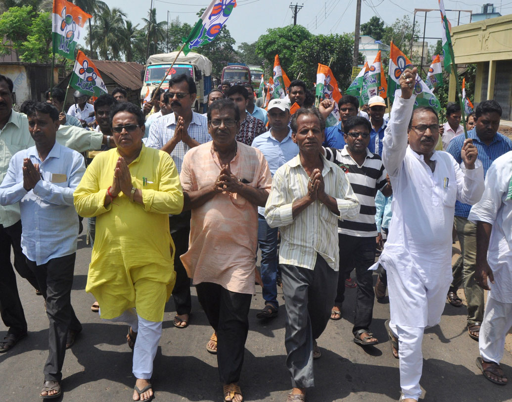 আরামবাগে তৃণমূল প্রার্থীদের ভোট প্রচার।