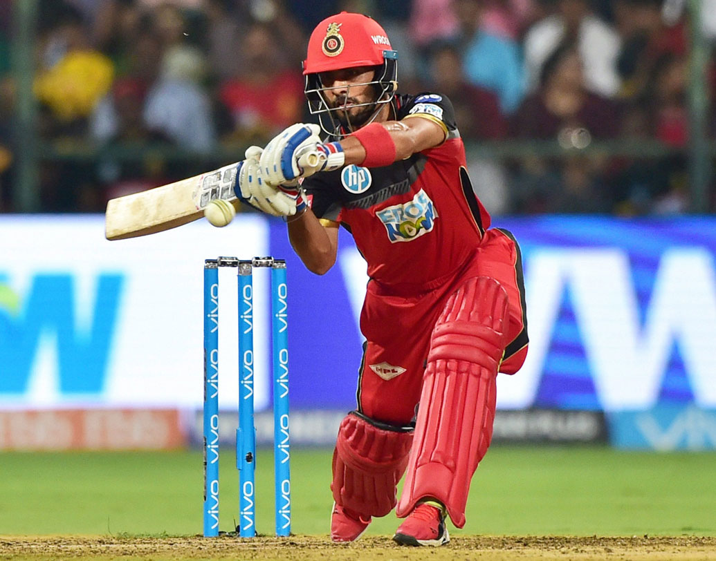 মনদীপ সিংহ: ইনিংসের একেবারে শেষ দিকে এসে গুরুত্বপূর্ণ রান করছেন দলের হয়ে। ছবি: পিটিআই।