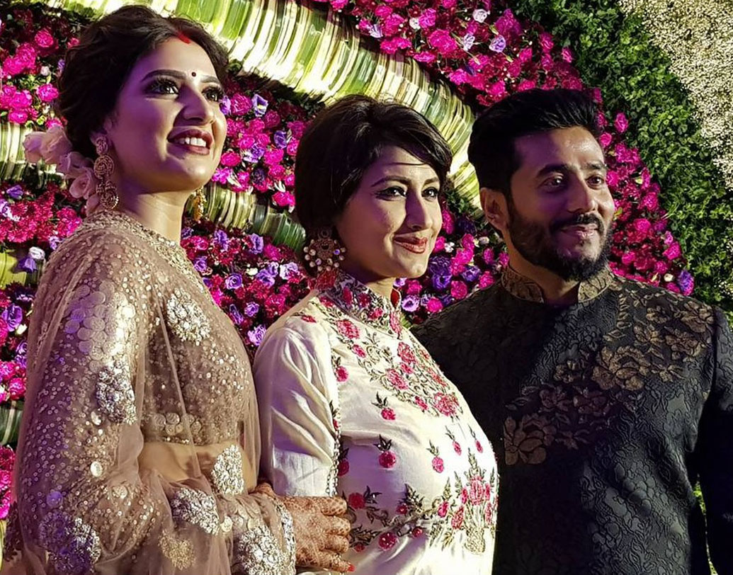 বাওয়ালি রাজবাড়ির বিয়ে এবং আরবানার রিসেপশন দু’জায়গাতেই গিয়েছিলেন অভিনেত্রী রচনা বন্দ্যোপাধ্যায়।