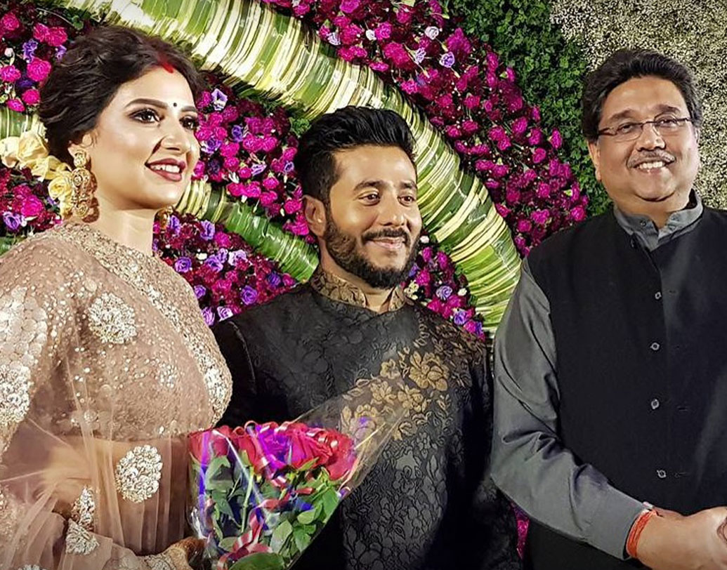 শুভেচ্ছা জানাতে গিয়েছিলেন শিল্পপতি হর্ষ নেওটিয়া।