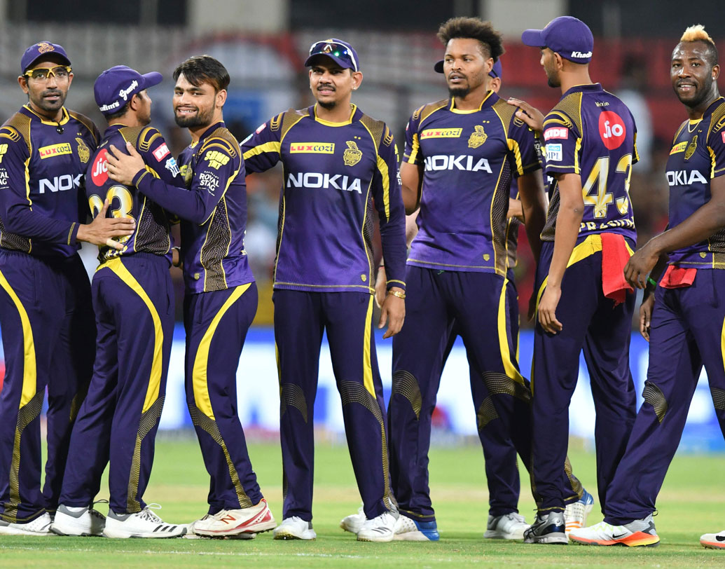 কলকাতা নাইট রাইডার্স: এই মুহুর্তে চার নম্বরে থাকলেও কলকাতার প্লে অফে ওঠার সহজতম শর্ত বাকি দুই ম্যাচ জেতা। একটি ম্যাচ জিতলেও প্লে অফে যাওয়ার সম্ভাবনা থাকছে, তবে সে ক্ষেত্রে প্রধান ভূমিকা নেবে নেট রান রেট। ছবি: এএফপি।