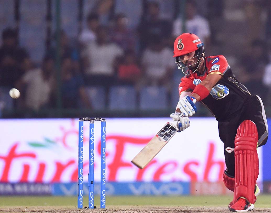 মনদীপ সিংহ: পরের দিকে নেমে প্রায় প্রতি ম্যাচেই মূল্যবান রান করছেন মনদীপ। গত ম্যাচে রান না পেলেও আজ দলে তিনি নিশ্চিত। ছবি: এএফপি।