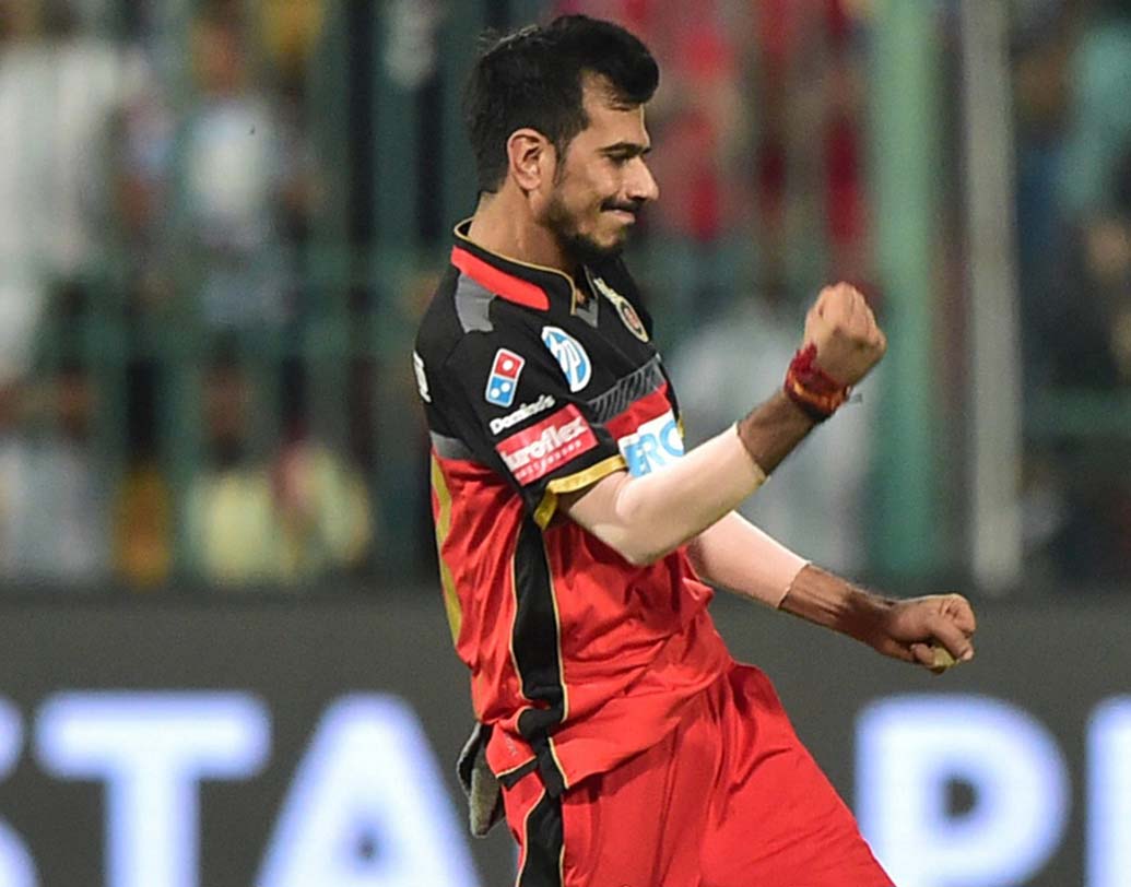 যুজবেন্দ্র চাহাল: গত ম্যাচে দুই ওপেনারকে আউট করে দিল্লিকে প্রাথমিক ধাক্কা দেন তিনিই। দু’একটি ম্যাচ বাদে বেশ ভাল বল করছেন এই রিস্টস্পিনার। ছবি: পিটিআই।