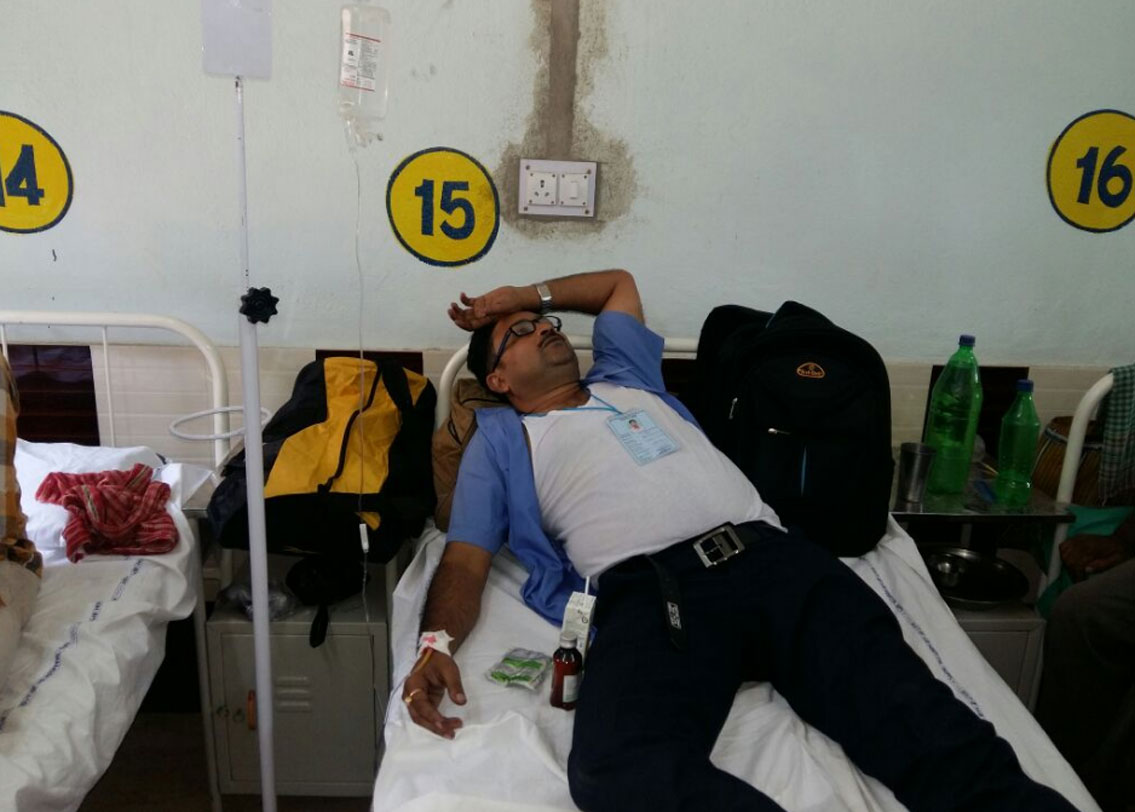 সবংয়ের বলপাইয়ে প্রিসাইডিং অফিসারকে পিস্তল দেখিয়ে ভোট লুঠের অভিযোগ। অসুস্থ প্রিসাইডিং অফিসারকে সবং গ্রামীণ হাসপাতালে চিকিৎসাধীন।