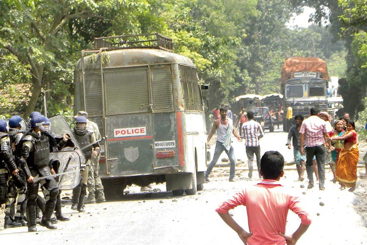 Bengal Panchayat Elections 2018: 3 killed in Panchayat Poll violence in Balurghat