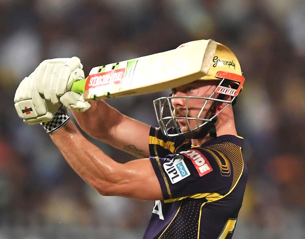 ক্রিস লিন: এই মুহূর্তে খুব একটা সফল নন। স্পিনারদের বিরুদ্ধে একেবারেই খেলতে পারছেন না এই অজি। যদিও পরিস্থিতির বিচারে আজ দলে থেকে যেতে পারেন।