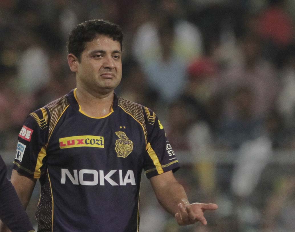 পীযূষ চাওলা: উইকেট পেলেও প্রচুর রান দিয়ে ফেলছেন এই লেগস্পিনার। শেষ ম্যাচে দু’ ওভার বল করার সুযোগ পেয়েছিলেন।