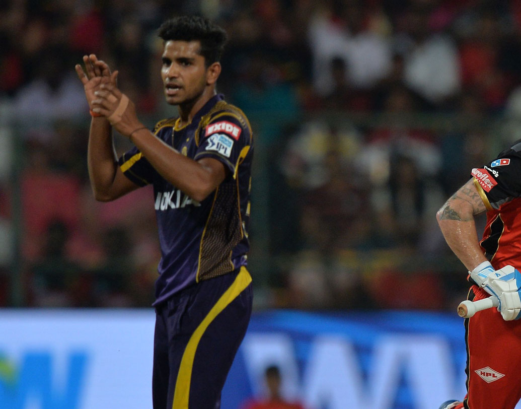 শিবম মাভি: গতিতে মাঝেমধ্যেই ব্যাটসম্যানদের পরাস্ত করছেন এই তরুণ স্পিডস্টার। তবে তাঁর চোট দলকে চিন্তায় রাখছে। মাভির বদলে দলে আসতে পারেন প্রসিদ্ধ কৃষ্ণ বা জনসনের মতো কেউ এক জন।