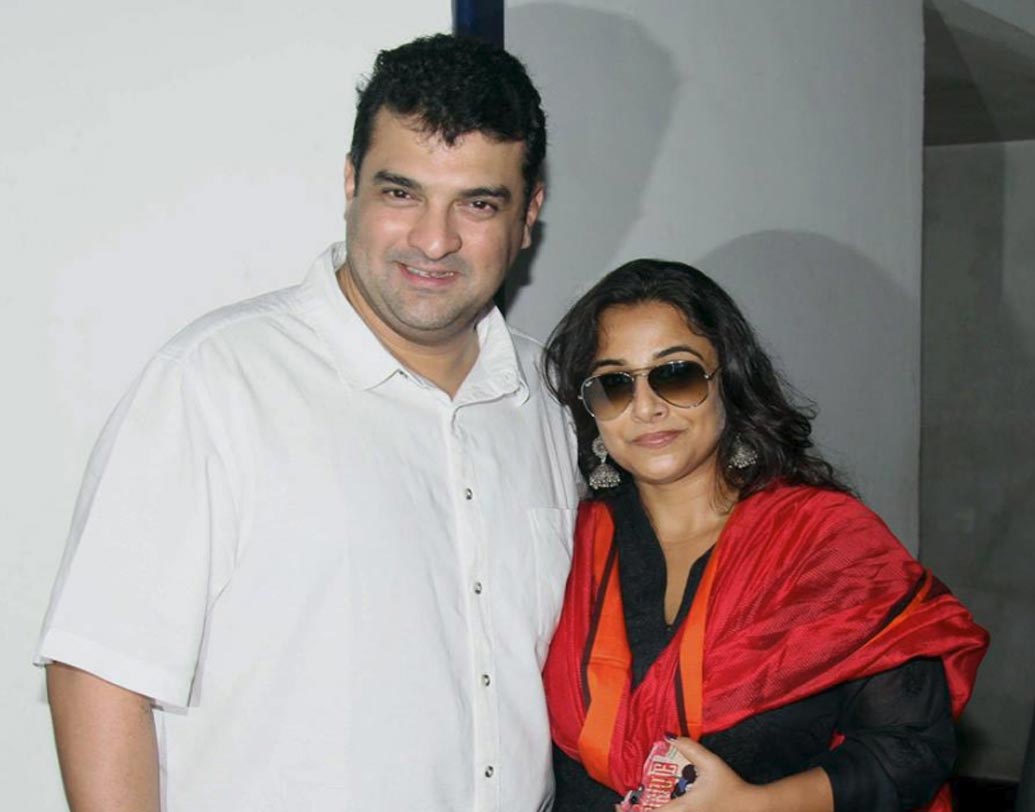 বিদ্যা বালান: বিদ্যার অভিনয় দক্ষতার কথা আলাদা করে বলার কিছু নেই। বলিউডের অন্যতম সফল অভিনেত্রী বিদ্যা বিয়ে করেছেন টেলি ও বড় পর্দার জনপ্রিয় প্রযোজক সিদ্ধার্থ রয় কপূরকে। প্রযোজনার পাশাপাশি ওয়াল্ট ডিজনির ম্যানেজিং ডিরেক্টরের পদেও রয়েছেন সিদ্ধার্থ। তাঁর মোট সম্পত্তির পরিমাণ প্রায় ৩১০০ কোটি টাকা।