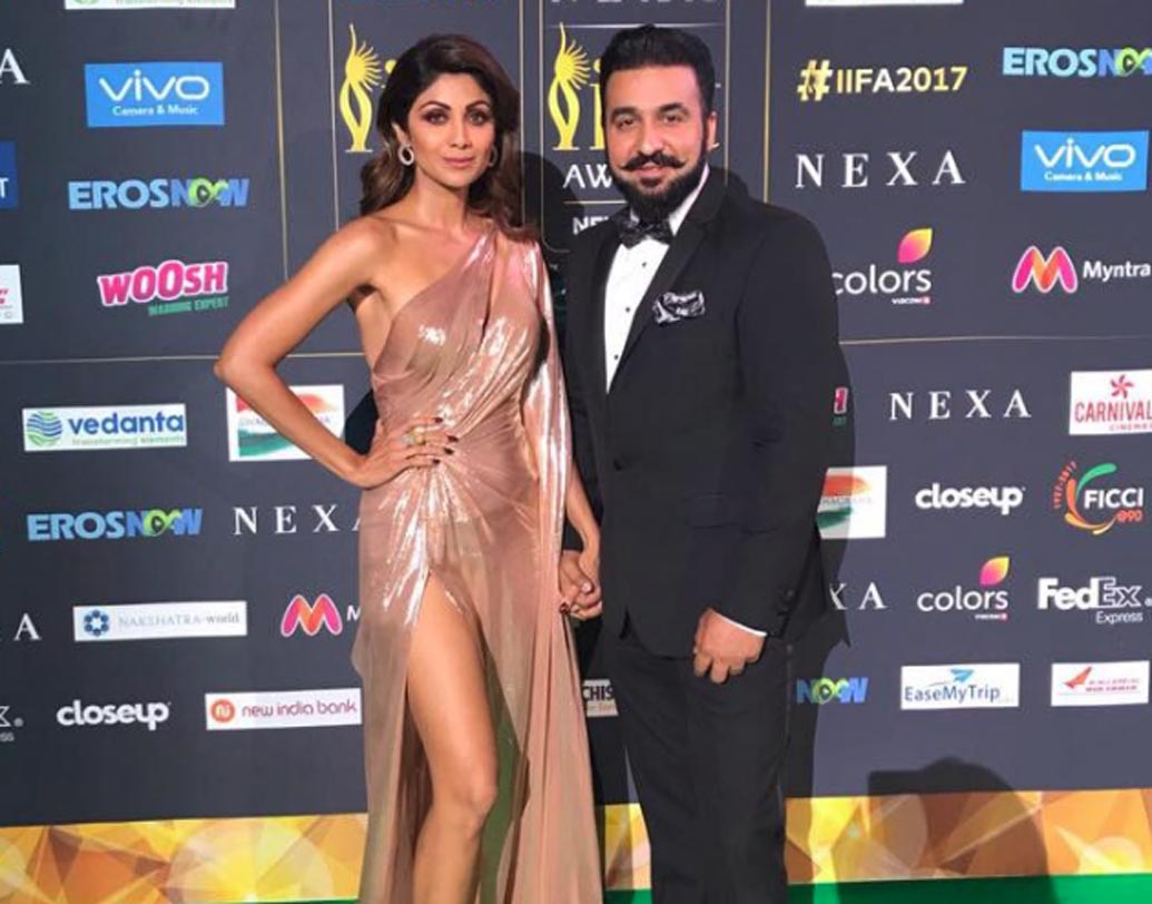 শিল্পা শেট্টি: বি-টাউনে সফল অভিনেত্রীর মধ্যে অবশ্যই রয়েছেন শিল্পা। বিয়েও করেছেন ধনকুবের ব্যবসায়ী রাজ কুন্দ্রাকে। রাজস্থানের রয়্যালসের মালিক রাজ কুন্দ্রার মোট সম্পত্তির পরিমাণ প্রায় ২৬০০ কোটি টাকা।