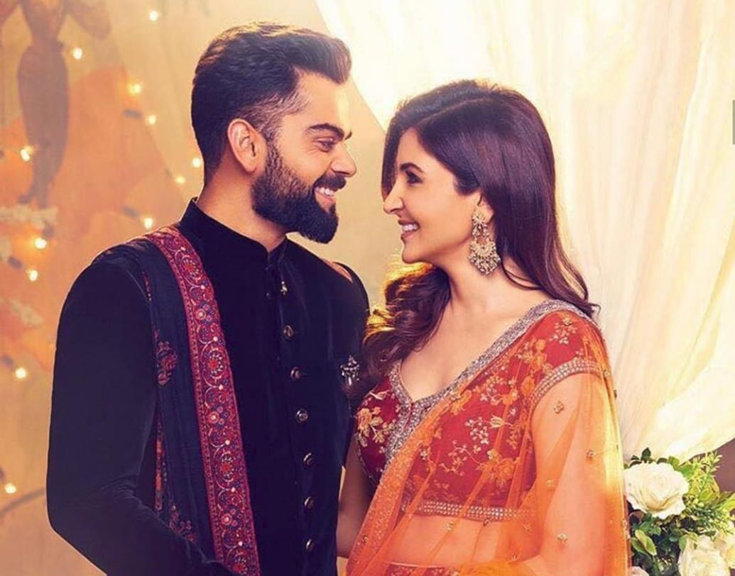 অনুষ্কা শর্মা: বি-টাউনের অন্যতম হিট জুটি ‘বিরুষ্কা’। অনুষ্কার জনপ্রিয়তা যেমন অভিনয় জগতে তুঙ্গে, তেমনি ক্রিকেটের দুনিয়ায় বাজিমাত করেছেন বিরাট। নিজেদের কেরিয়ারে দু’জনেই সফল। বিরাটের মোট আয়ের পরিমাণ প্রায় ৩৮২ কোটি টাকা। তবে, পিছিয়ে নেই অনুষ্কাও। দু’জনের মোট সম্পত্তির পরিমাণ হাজার কোটি টাকার কাছাকাছি।