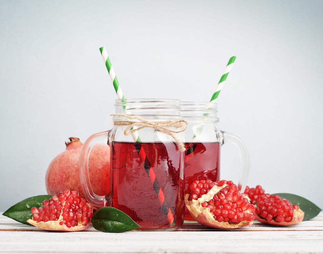 বেদানা: বেদানায় রয়েছে প্রচুর পরিমাণ অ্যান্টিঅক্সিডেন্ট, যা শরীরে রোগ প্রতিরোধ শক্তি গড়ে তোলার পাশাপাশি শুক্রাণুর সক্রিয়তাও বাড়ায়। নিউট্রিশনিস্টরা জানাচ্ছেন, প্রতিদিন বেদানার রস খেলে পুরুষ ও মহিলাদের উর্বরতা শক্তি অনেক বৃদ্ধি পায়।