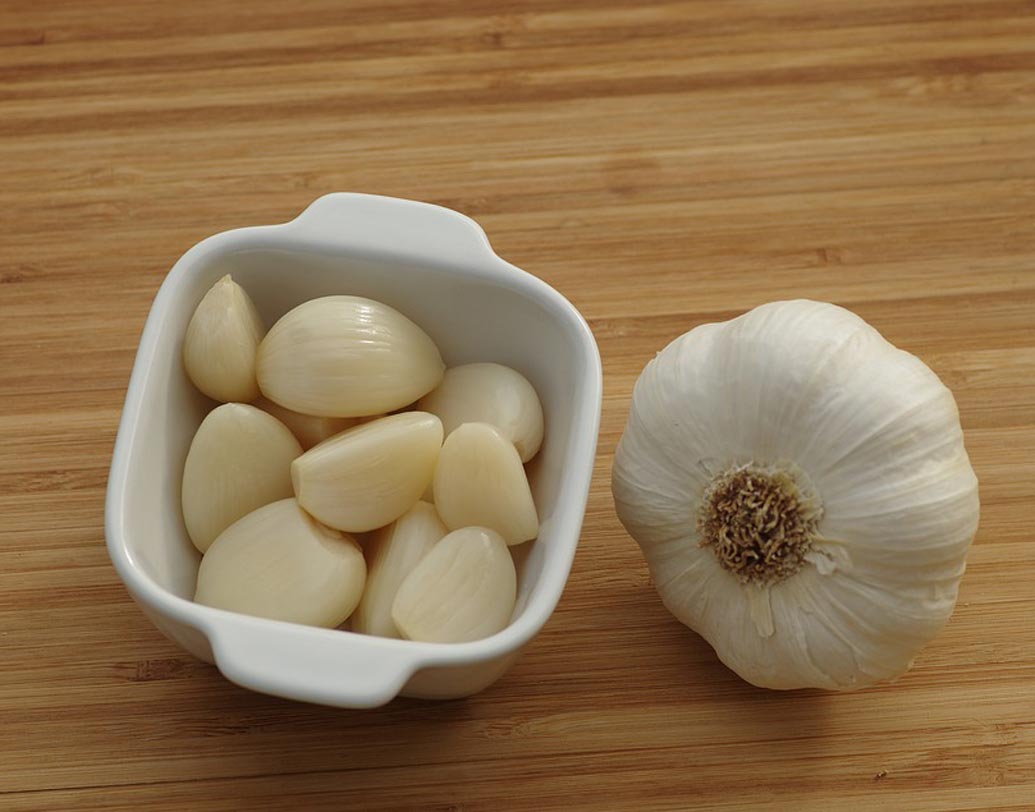 রসুন: রসুনে রয়েছে ভিটামিন বি৬ ও সেলেনিয়াম। এই উপাদানগুলি পুরুষদের উর্বরতা বাড়াতে সাহায্য করে।