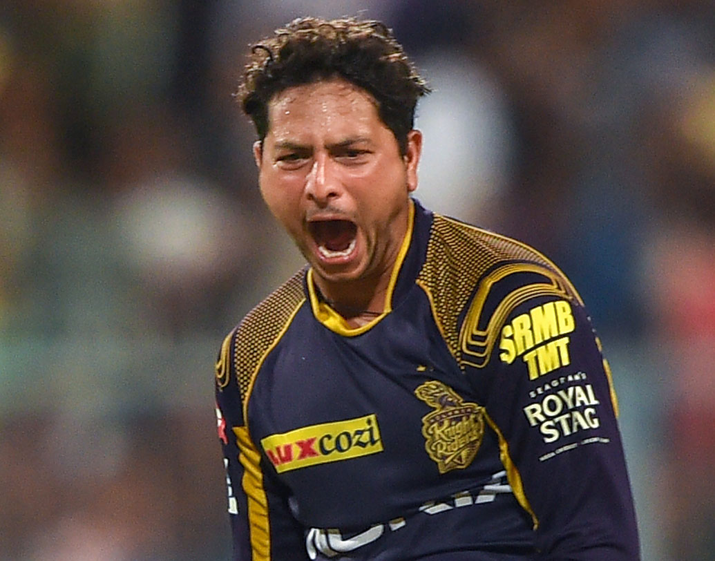 আইপিএলে নিজের সেরা বোলিংটা এ দিন করলেন কুলদীপ যাদব। চার ওভারে ২০ রান দিয়ে ৪ উইকেট নেন তিনি। প্রায় একার হাতে শেষ করে দেন রাজস্থানকে। ম্যাচের সেরাও হন তিনিই। ছবি: পিটিআই।